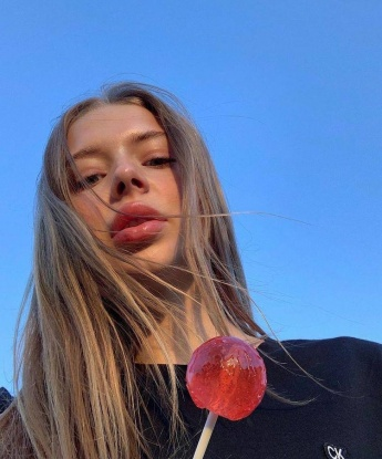 😘 Со мной ты окунешься в мир наслаждения и страсти. Я мастерски владею искусством эротического массажа, который точно подарит тебе незабываемое блаженство. 💆♂️ Для меня важно, чтобы ты чувствовал себя комфортно и расслабленно, поэтому я всегда создаю идеальную атмосферу и заботлюсь о каждой детали. Приглашаю тебя провести часик, два или даже ночь со мной в Москве. 🌃 Не стесняйся делиться своими фантазиями - я готова их воплотить в жизнь! 😉 Посмотри мои фото и отзывы, чтобы убедиться, что я именно то, что ты ищешь. Жду твоего звонка, чтобы воплотить все твои самые смелые фантазии! 🔥💋 Светлана